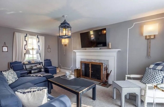 Long Meadow Manor, skiing, game room, Apple picking and Lake nearby