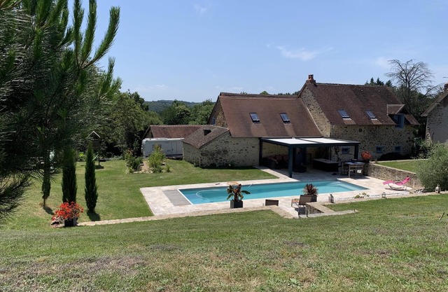 Longère (farmhouse) with large heated swimming pool, gym, billiards, fibreglass in the countryside