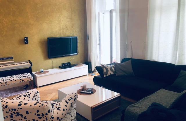 Longterm - Beautiful quiet condo at Savignyplatz with 2 Bed/2 Bath, lift