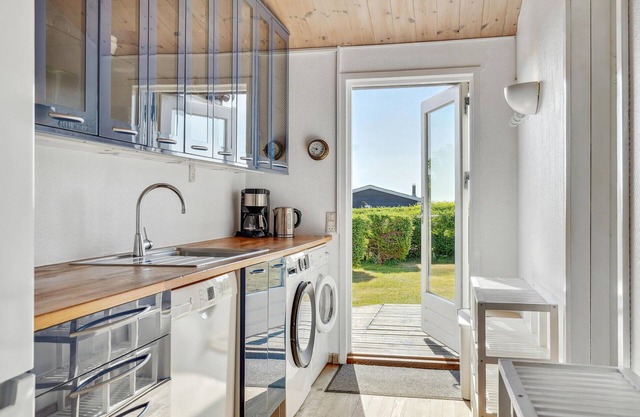 Look forward to a wonderful vacation with sea view in this vacation home.
