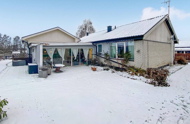 Look forward to an unforgettable vacation in this cozy cottage.
