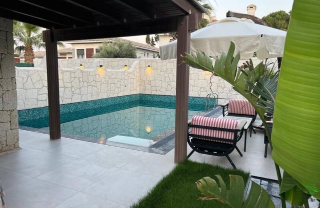 Look No Further! You've Found it! Villa Nar