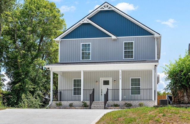 Lopez Lounge 1018 Main St