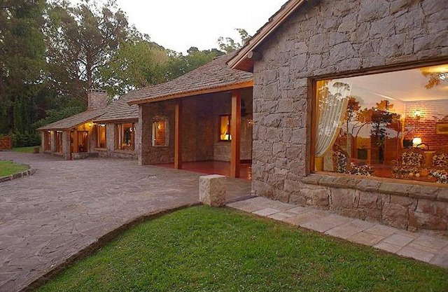 Los Nobles Hostal de Bosque