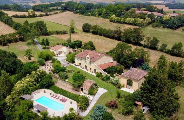 Loustal Beau: a beautifully restored gîte near Mirepoix w/large heated pool