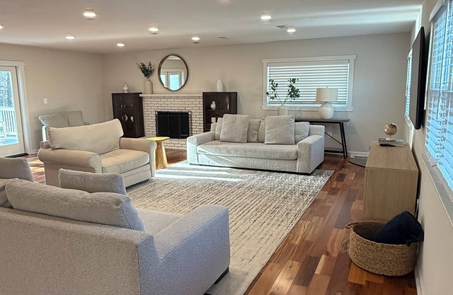 Love at first stay! Luxury 4 bed 4 bath near DC! Clean with EV charger! Family!