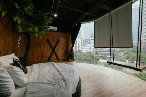 Love in the Atlantis Hotel