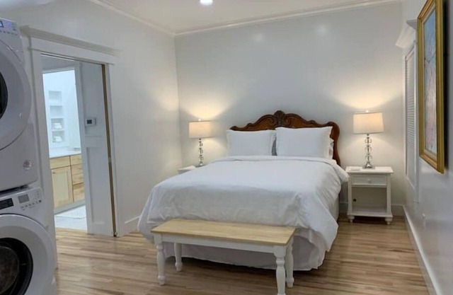 Lovely 1 bdrm 3 blocks from hospital