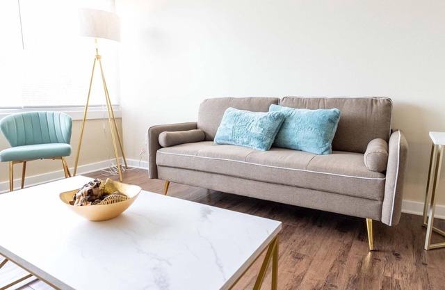 Lovely 1 Bed Suite Free Parking on the Premises