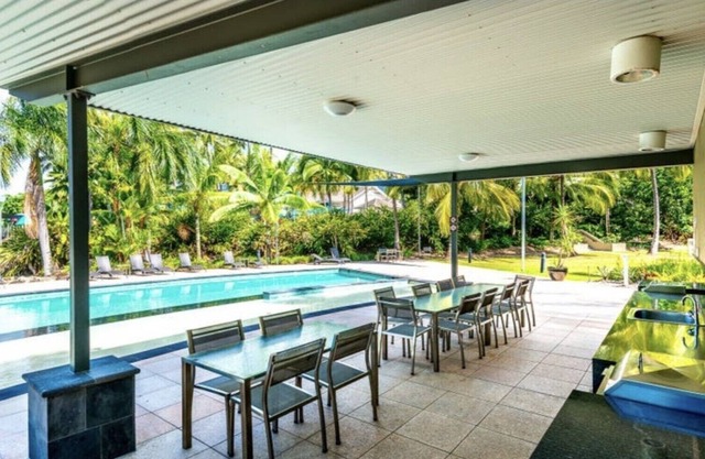 Lovely 1 Bedroom Studio Apartment with Pool
