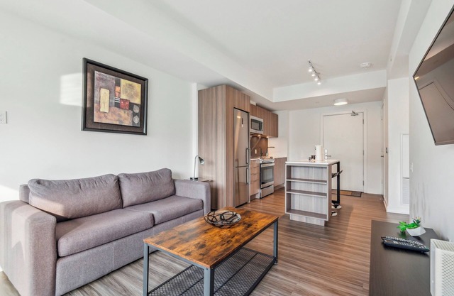Lovely 1-BR in DT Toronto
