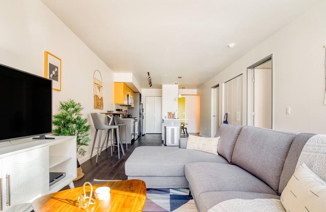 Lovely 1BR in Bellevue, Gym + Pet-Friendly