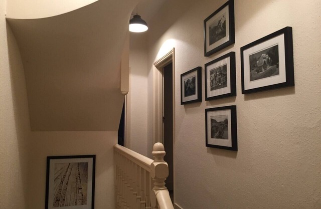 Lovely 2 bed - 2 bath London Victorian Apartment with all modern conveniences