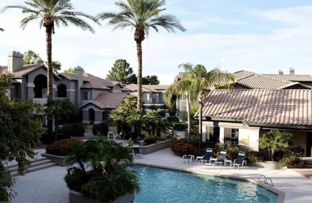 Lovely 2 Bed 2 Bath Condo-Heated Pool & Exercise RM