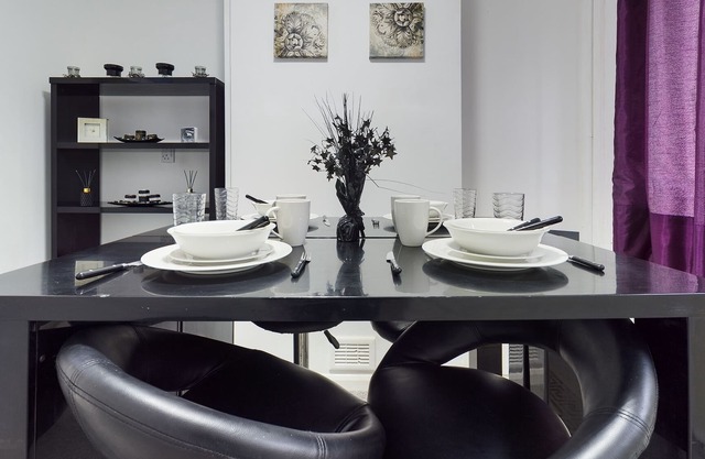 Lovely! 2-Bed House Located in Soke - on - Trent