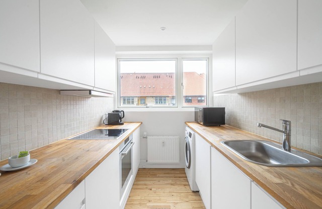 Lovely 2-bed in Frederiksberg w/balcony - 177