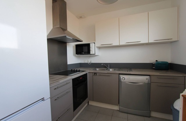 Lovely 2-bedroom apartment TERRACE Near LAC SANGUINET and shops on foot