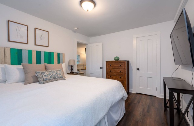 Lovely 2-Bedroom Apt in Historic Carriage House