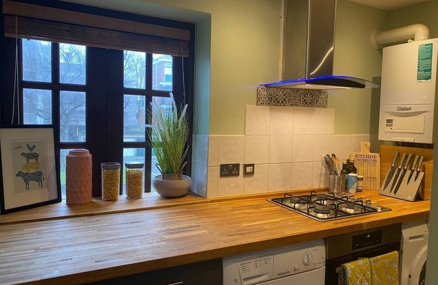 Lovely 2 Bedroom Flat Moments From Canada Water Tube Station