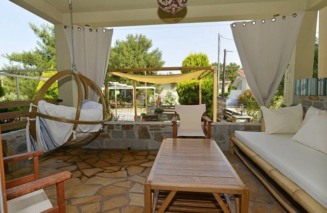 Lovely 2-Storey House, Peaceful Location 30 m from the Seaside, Sleeps up to 8 Adults + 2 Children!