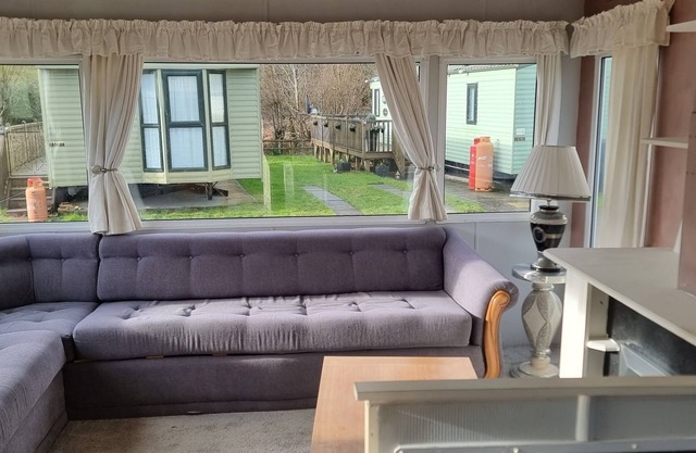 Lovely 3-Bed Caravan in Foel, Welshpool