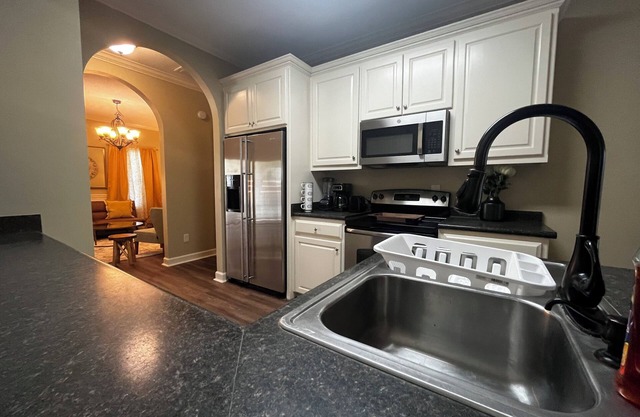 Lovely 3 bedroom, 2 Bath Home in Lake Park near I-75!
