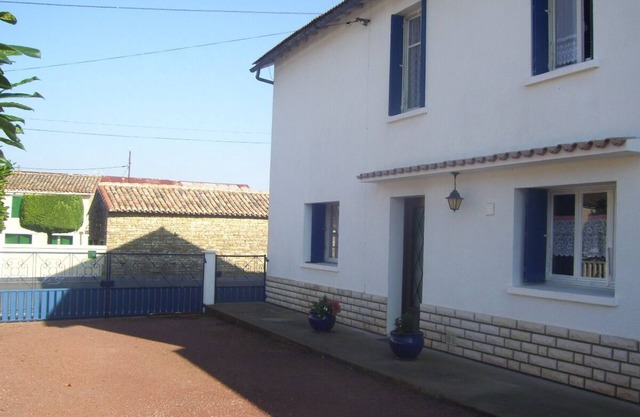 Lovely 4-Bed House in rural West France