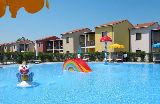 Lovely apartment for 6 people with WIFI, pool, A/C, TV and balcony