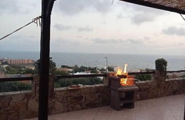 Lovely apartment for 4 guests with WIFI, A/C, TV, balcony, pets allowed and parking