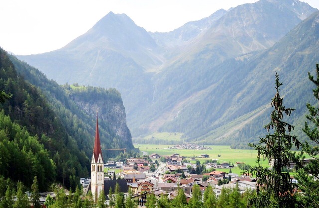 Lovely apartment for 4 people with WIFI, pool, TV, balcony and pets allowed