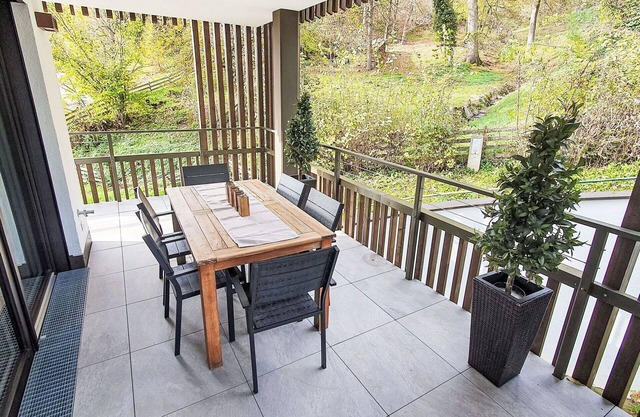 Lovely apartment for 5 guests with WIFI, TV and balcony
