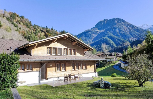 Lovely apartment for 5 people with WIFI, TV, patio, pets allowed, panoramic view and parking