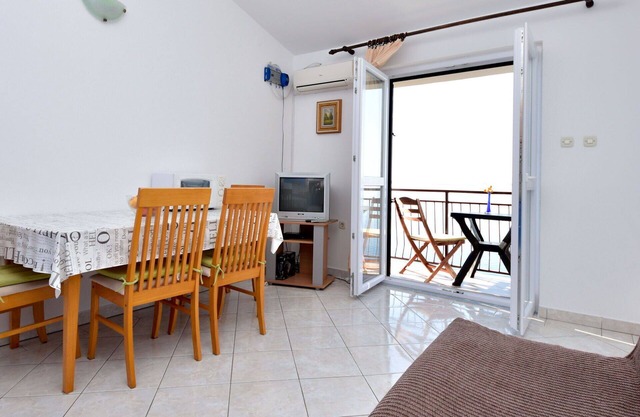 Lovely apartment for 3 guests with WIFI, A/C, TV and terrace