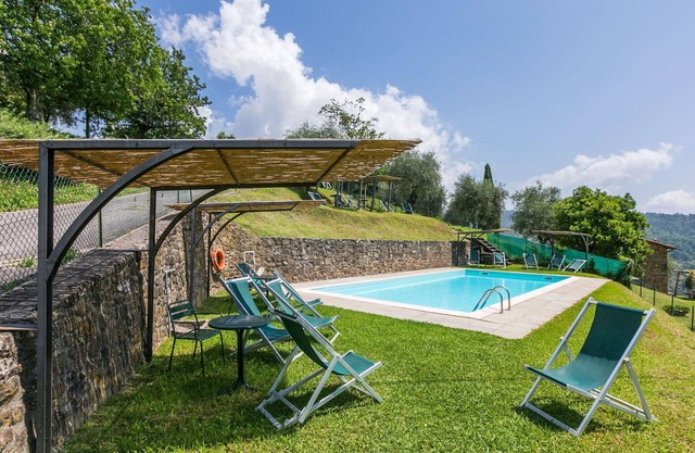 Lovely apartment for 6 guests with WIFI, pool, TV, patio and pets allowed