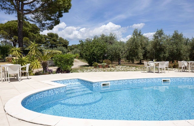 Lovely apartment for 6 people with WIFI, pool, TV, patio, pets allowed and parking