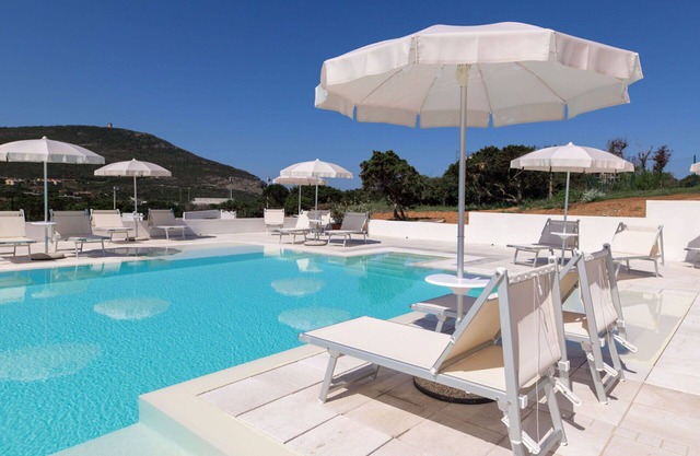 Lovely apartment for 4 people with pool, A/C, WIFI, TV, terrace, pets allowed and parking