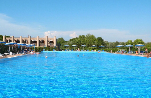 Lovely apartment for 4 guests with A/C, pool, WIFI, TV, terrace and pets allowed