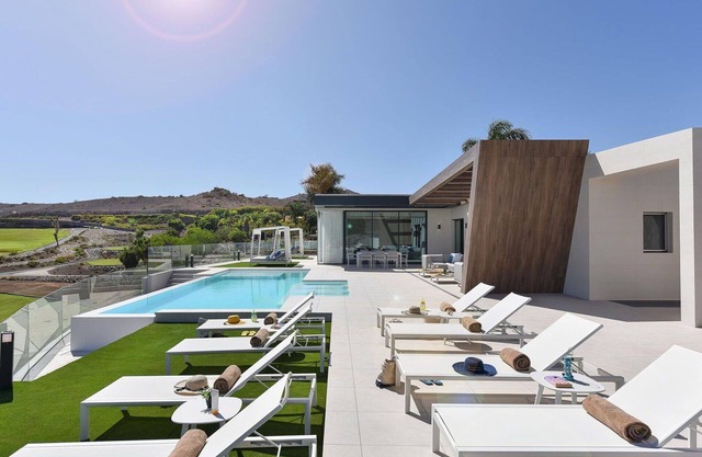 Lovely apartment in villa with private pool, WIFI, A/C, TV, terrace and pets allowed