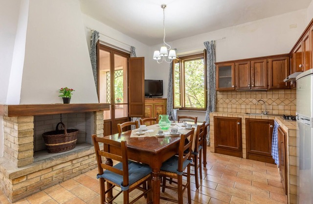 Lovely apartment in Montone with WiFi