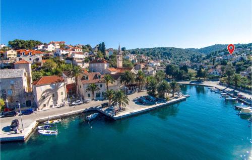 Lovely Apartment In Splitska