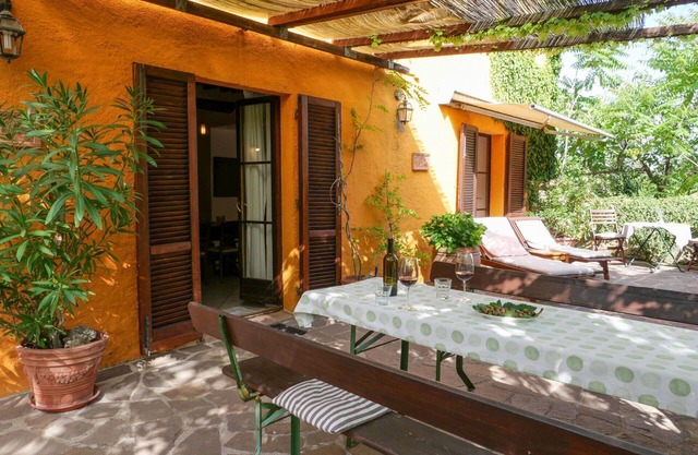 Lovely apartment in villa for 7 guests with pool, patio and pets allowed