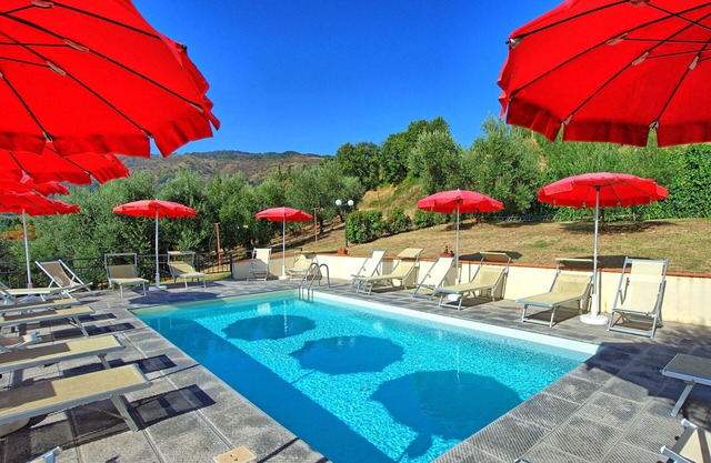 Lovely apartment in villa for 6 guests with pool, WIFI, TV, veranda and pets allowed