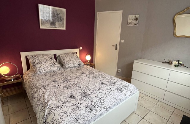 Lovely apartment to rent with sheltered pool in Auvergne near the Puys mountains