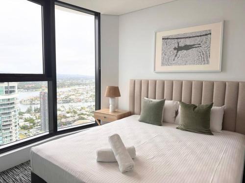 Lovely beachfront 2b apt in the heart of surfers