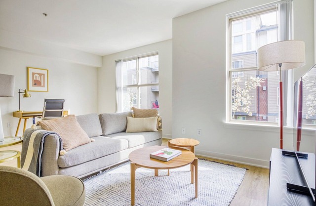 Lovely Bellevue 2BR w/Gym, W/D & Lounge, near Shops, by Blueground