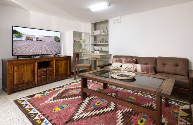 Lovely & Budget apartment at the Center, gardens & German colony