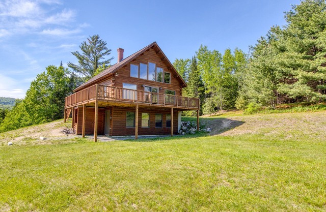 Lovely cabin home with mountain views, direct access to ski and snowshoe trails