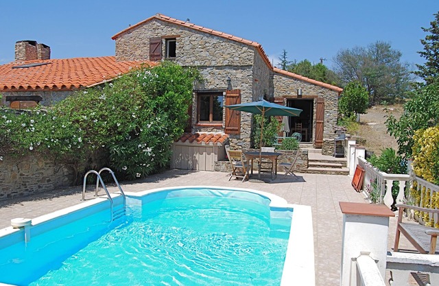 Lovely Catalan villa with private pool and stunning views in peaceful location