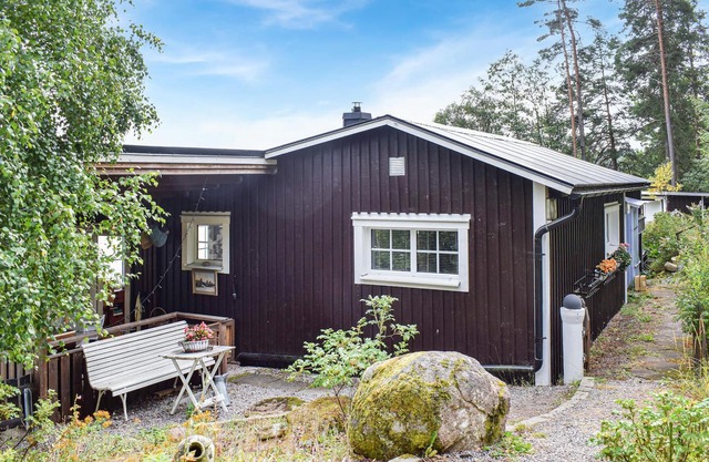 Lovely cottage on a lakefront property with fantastic views over the lake.