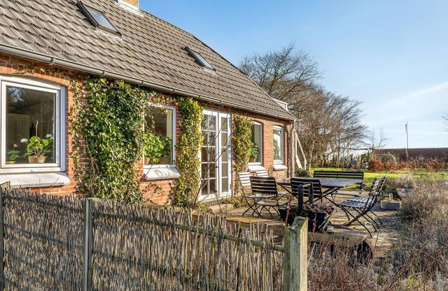 Lovely cottage with beautiful terrace on Jegindø.